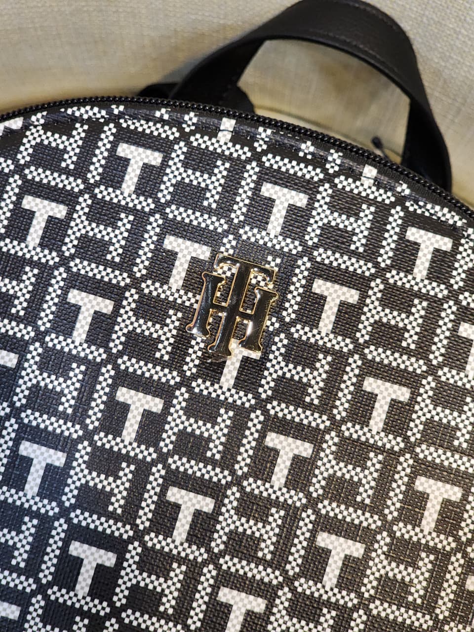 Tommy Hilfiger
